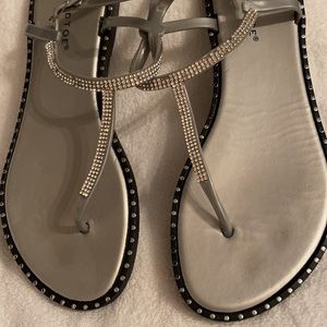 GOLDTONE JELLY/Faux leather sandals SIZE 9/10